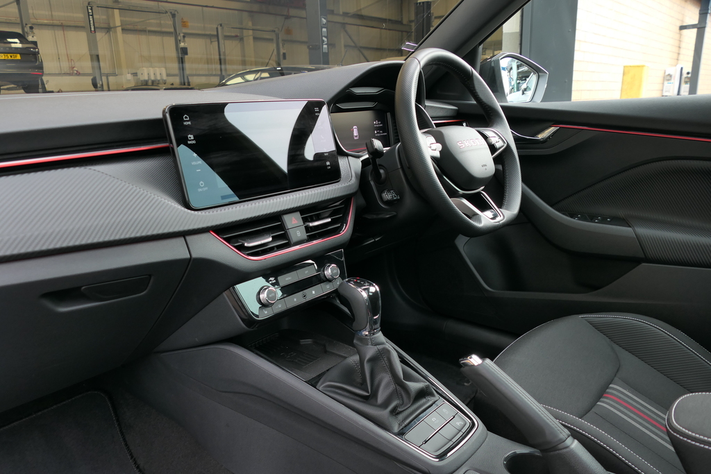 Skoda Kamiq 1.0 Tsi Monte Carlo Edition Dsg 0 Ps White #2