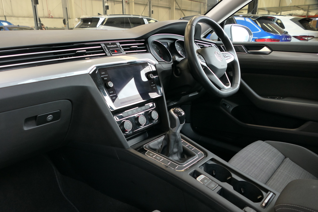 Volkswagen Passat 1.5 Tsi Evo Se Nav 0 Ps Grey #2