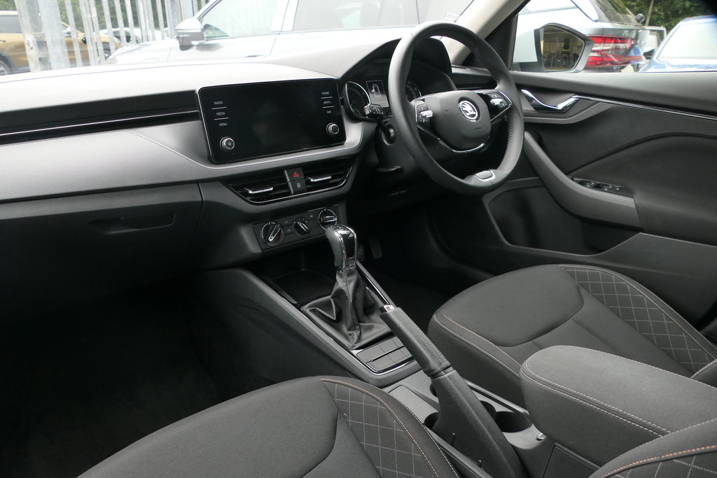 Skoda Kamiq 1.0 Tsi 110 Se Dsg 0 Ps White #2