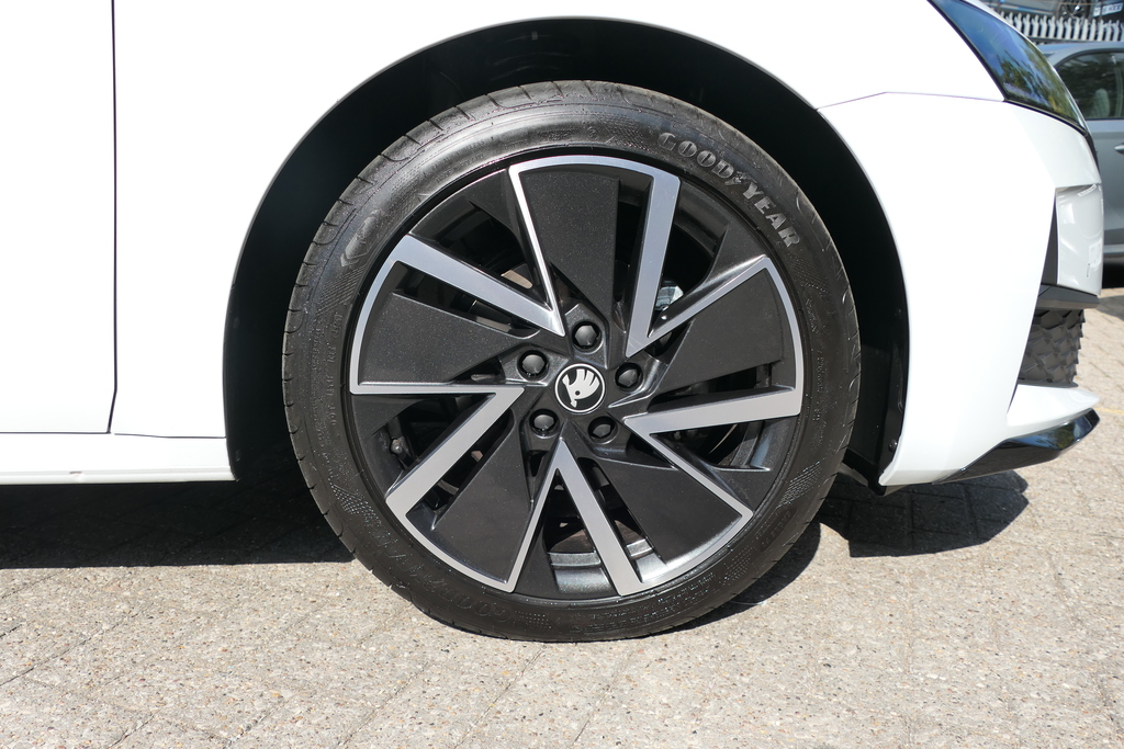 Skoda Octavia 2.0 Tdi 150 Sportline Dsg 150 Ps White #5