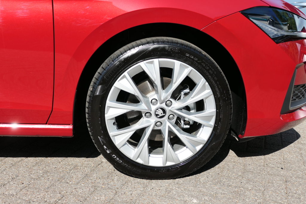 Skoda Superb 1.5 Tsi E-tec Se L Dsg 150 Ps Red #5