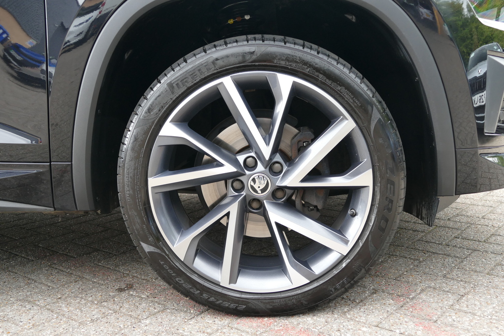 Skoda Kodiaq 1.5 Tsi Sport Line Dsg 7 Seat 150 Ps Black #5
