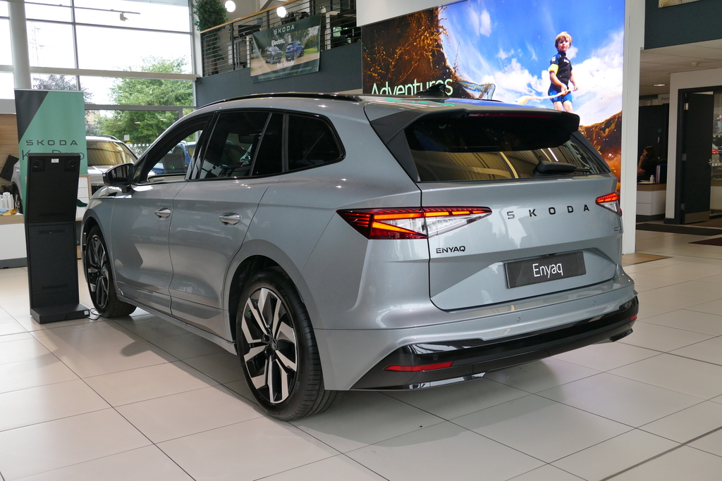 Skoda ENYAQ Enyaq Sportline 85X 82 Kwh 299 Ps Single Speed 4X4 Silver #3