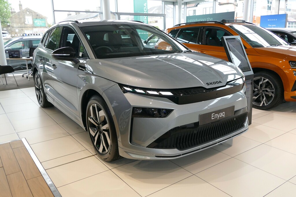 Skoda ENYAQ Enyaq Sportline 85X 82 Kwh 299 Ps Single Speed 4X4 Silver