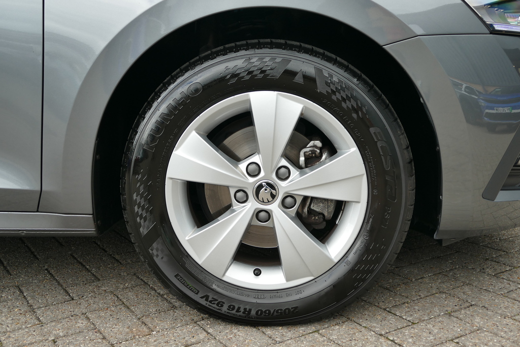 Skoda Octavia 1.5 Tsi Se 150 Ps Grey #5