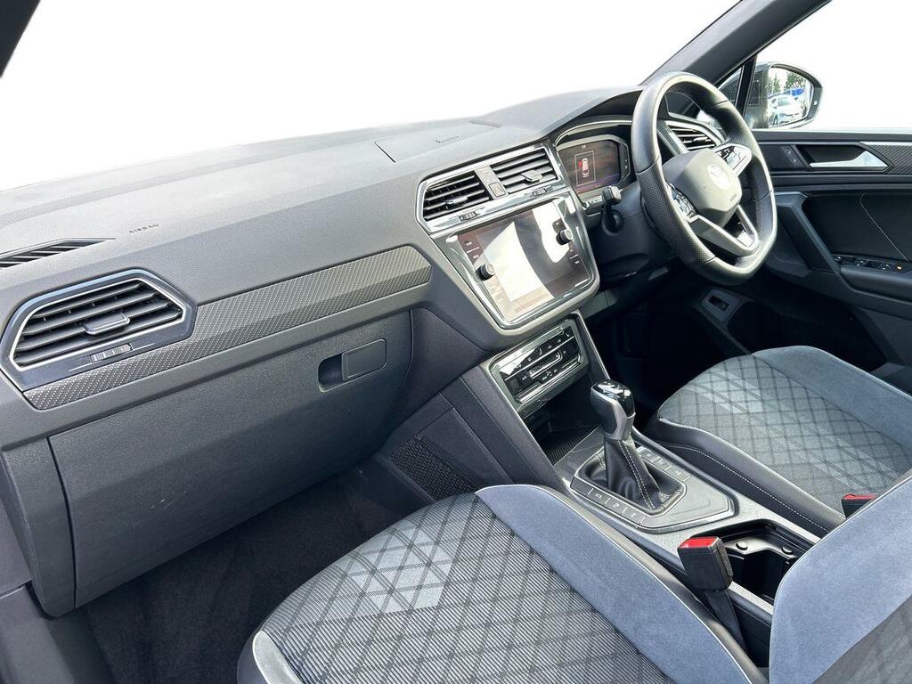 Volkswagen Tiguan 1.5 Tsi R-line Dsg Euro 6 Ss CF23KZV Black #3