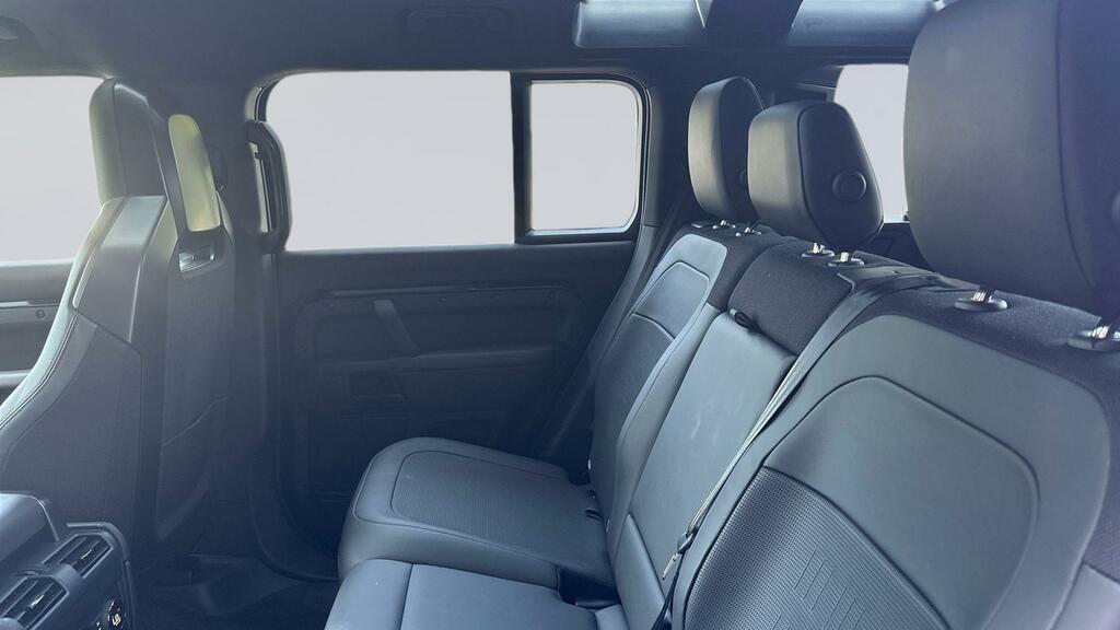Land Rover Defender 110 4.4 P635 110 Octa Black Black #4