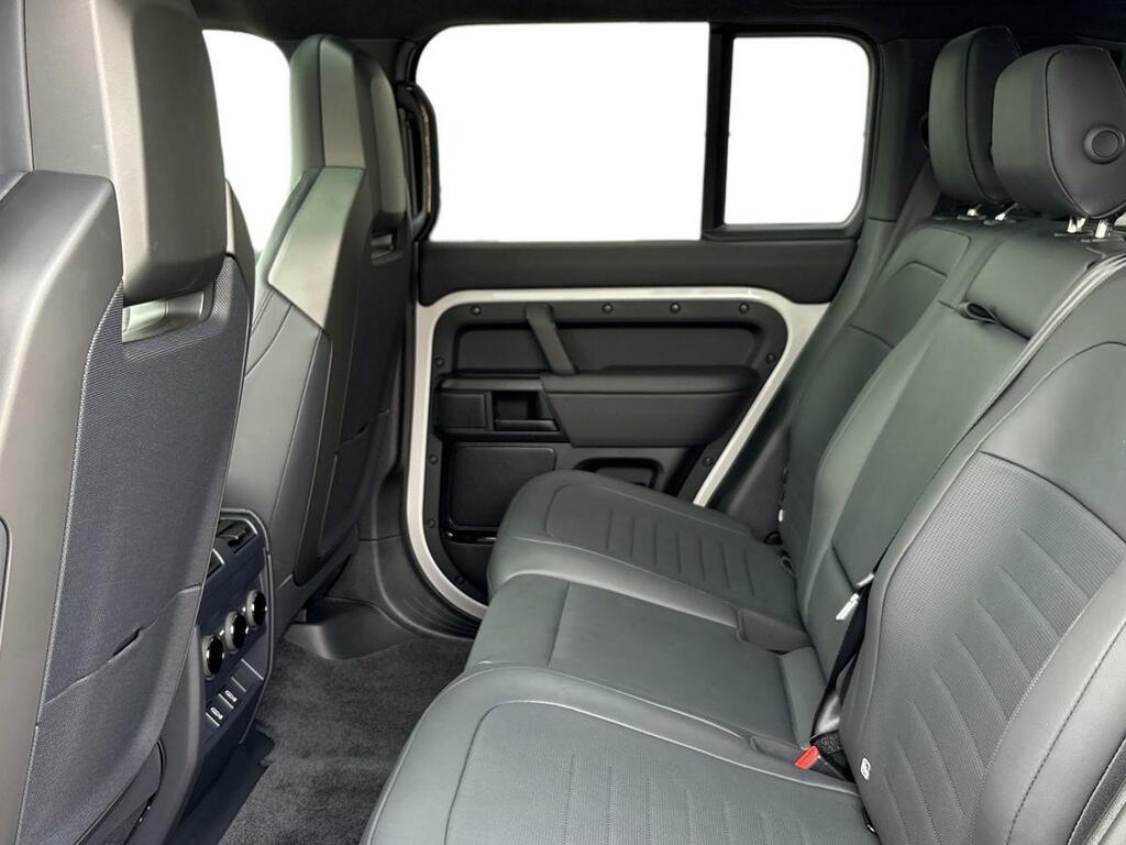 Land Rover Defender 110 4.4 P635 110 Octa Grey #4