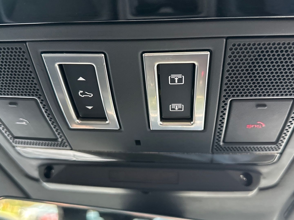 Land Rover Defender 110 X-dynamic Se Black #23