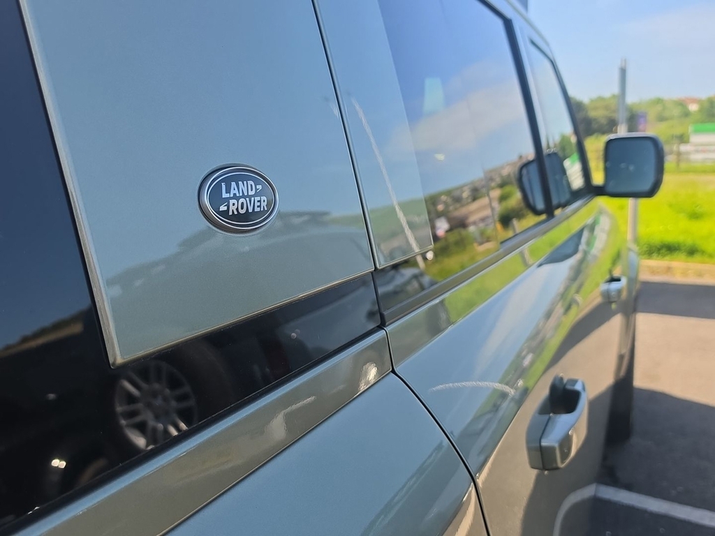 Land Rover Defender 110 Defender X-dynamic S Grey #25