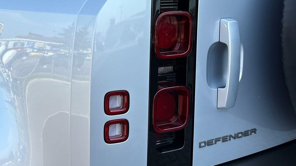 Land Rover Defender 90 X-dynamic Hse Green #19