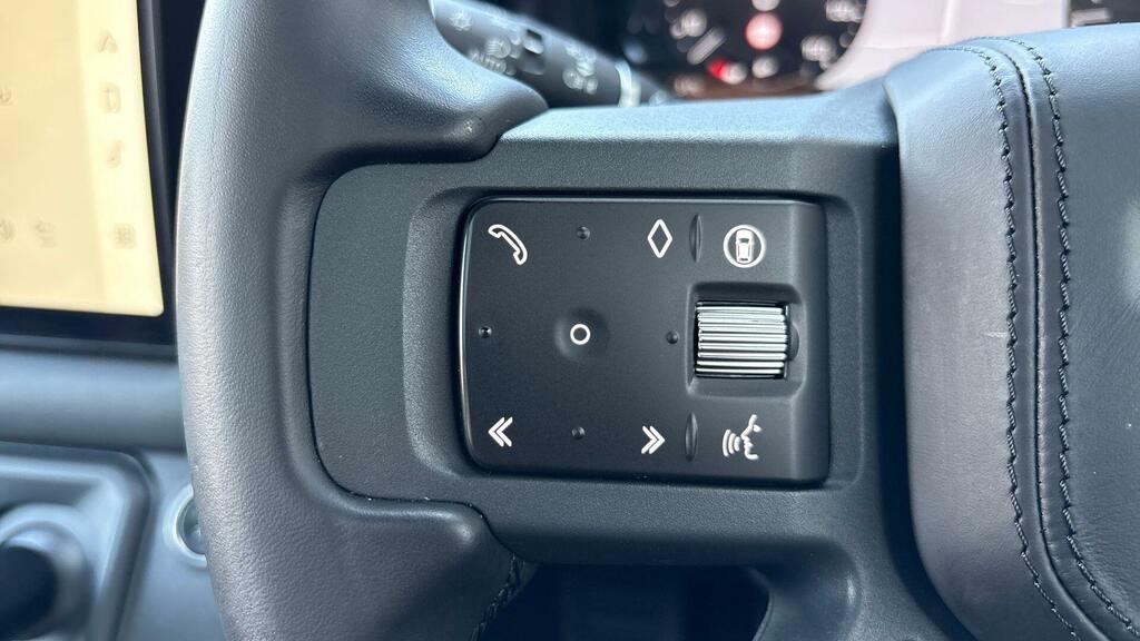 Land Rover Defender 90 X-dynamic Hse Green #30