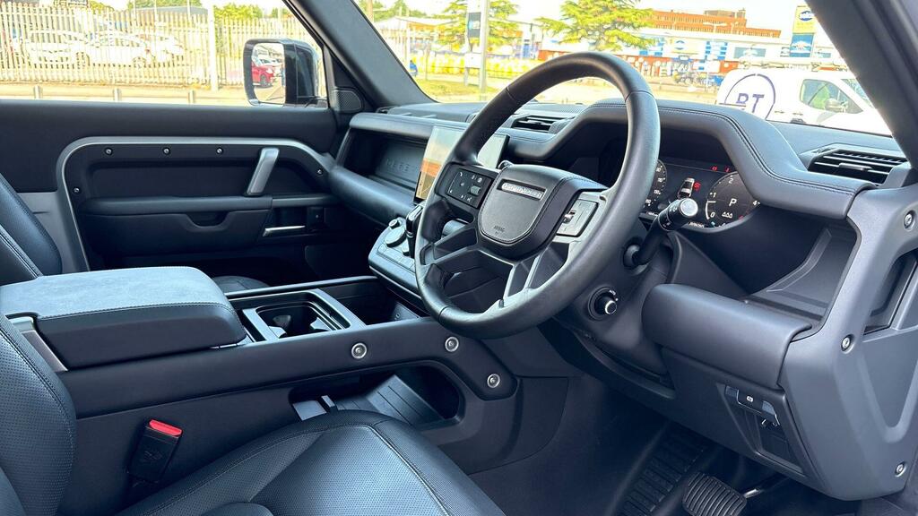 Land Rover Defender 90 X-dynamic Hse Green #24