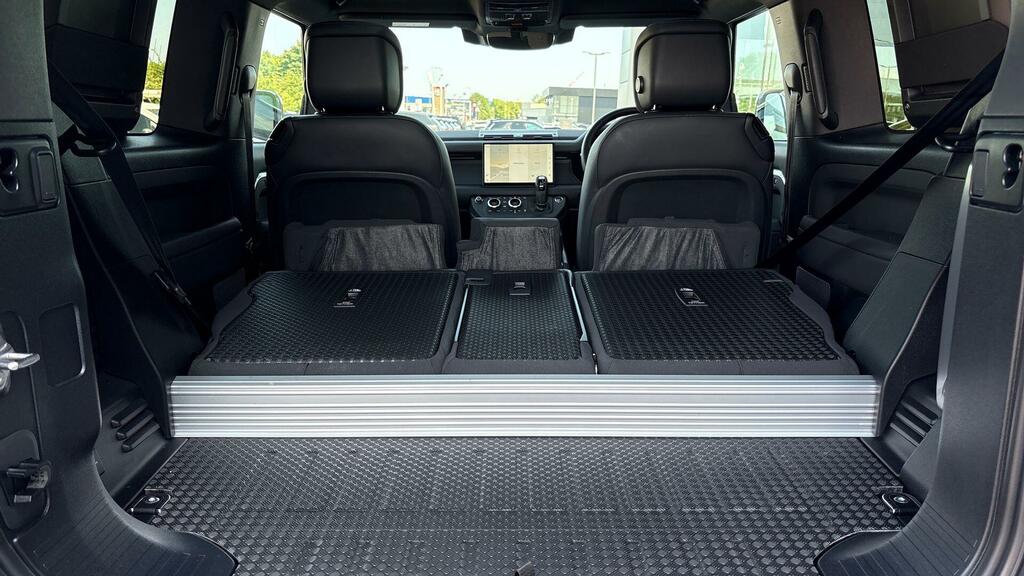 Land Rover Defender 90 X-dynamic Hse Green #21