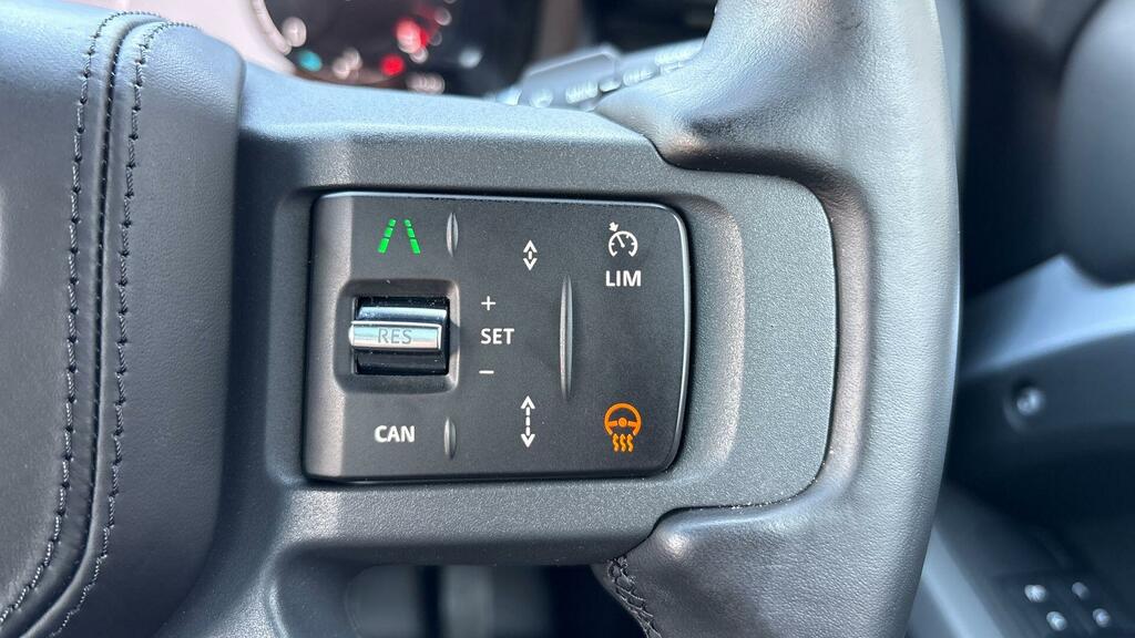 Land Rover Defender 90 X-dynamic Hse Green #31
