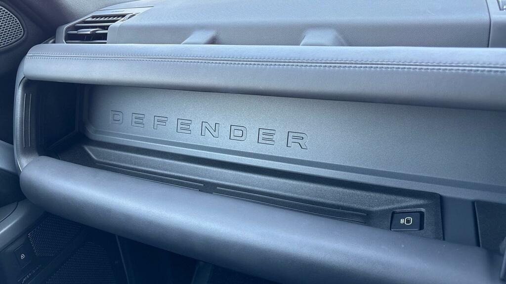 Land Rover Defender 90 X-dynamic Hse Green #33