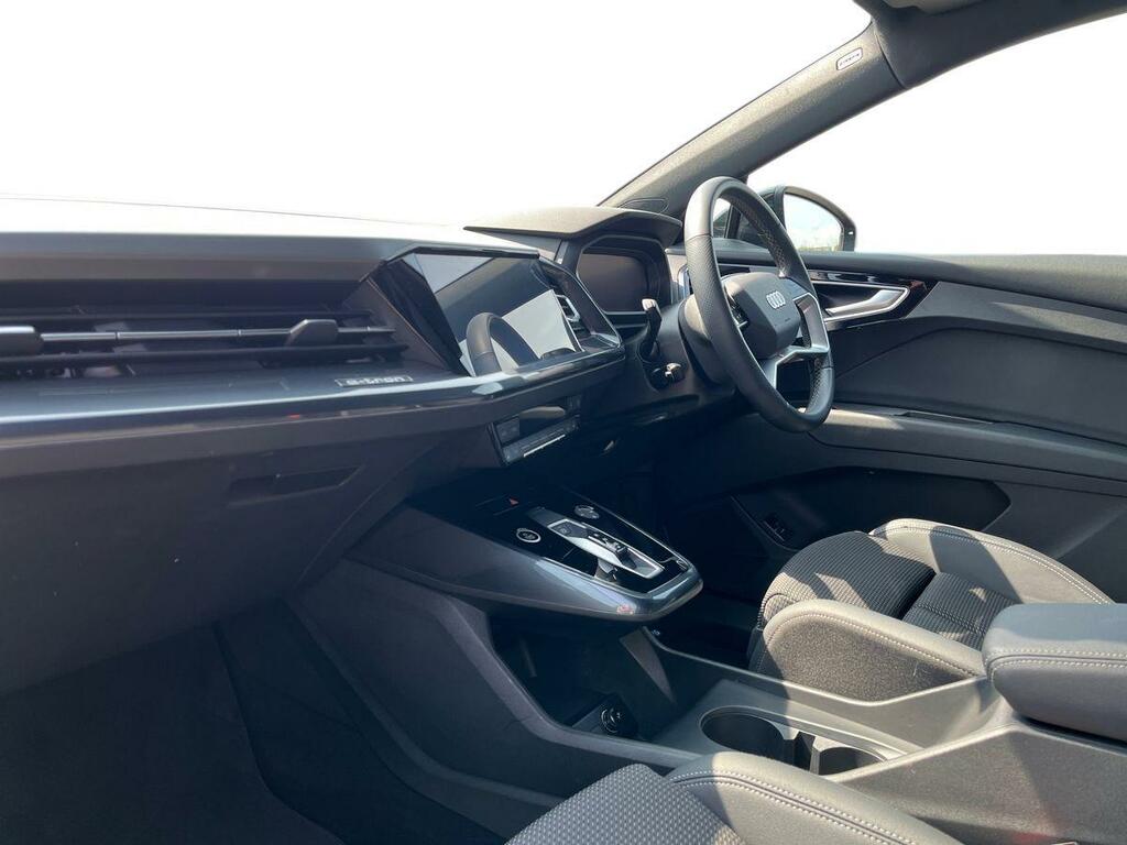 Audi Q4 E Tron 40 S Line Suv 82Kwh 204 Ps Black #3