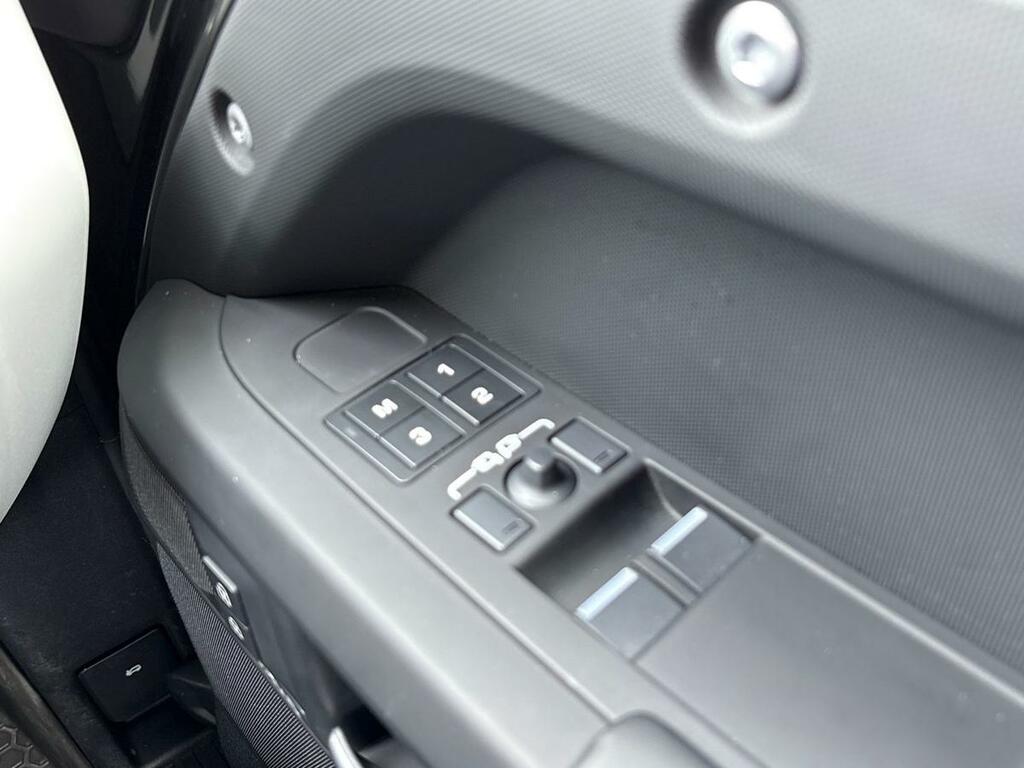 Land Rover Defender 90 D350 X-dynamic Hse Black #39