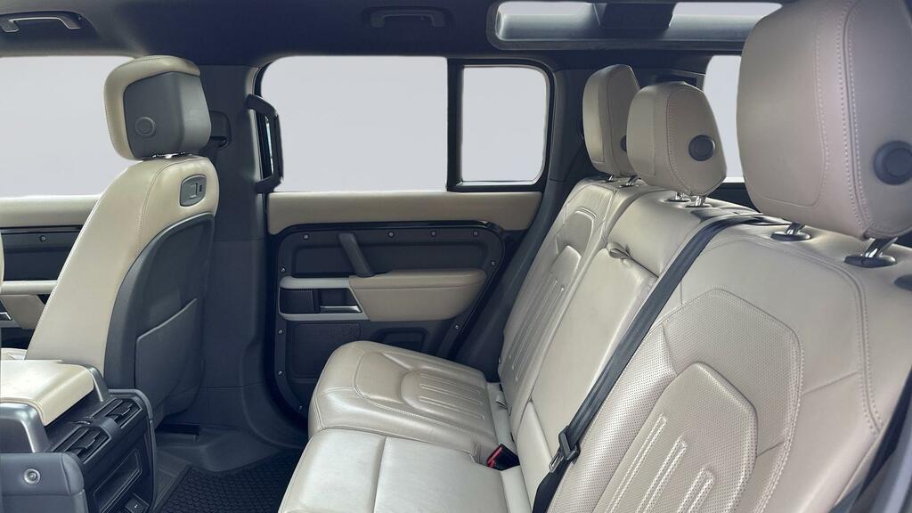 Land Rover Defender 110 3.0 D300 Hse Black #4
