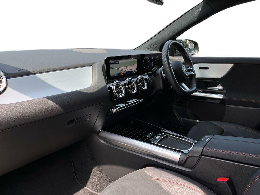 Mercedes-Benz GLA Class Gla 200 D Amg Line Executive Black #3