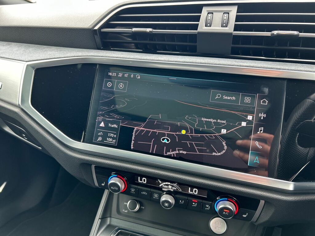 Audi Q3 35 Tfsi Sport  #10