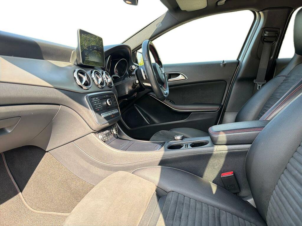 Mercedes-Benz GLA Class 1.6 Gla200 Amg Line Edition Plus 7G-dct Euro 6 Grey #3