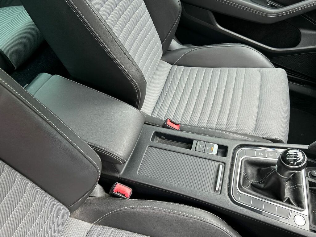 Volkswagen Passat Volkswagen Passat Bluemotion Black #30