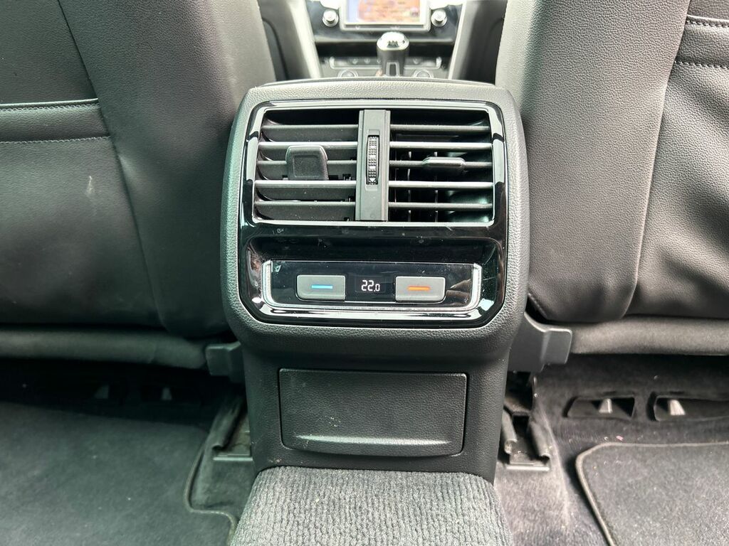 Volkswagen Passat Volkswagen Passat Bluemotion Black #35