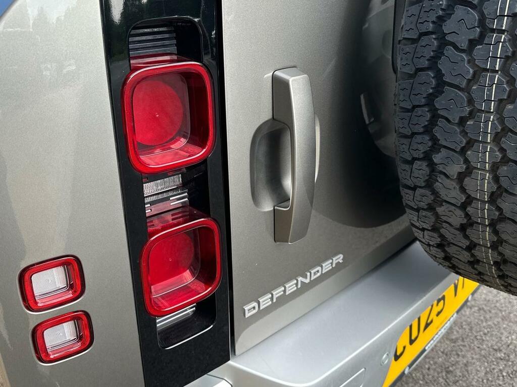 Land Rover Defender 90 3.0 D250 X-dynamic Se 90 Black #26