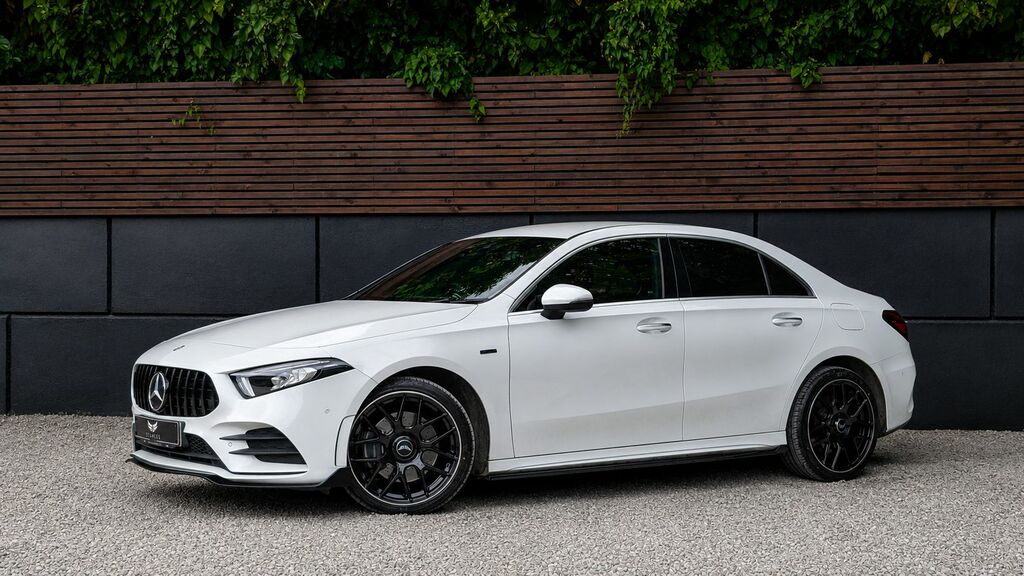 Mercedes-Benz A Class 2022 2.0 A180d Amg Line Night Edition Premium Plu Black #2