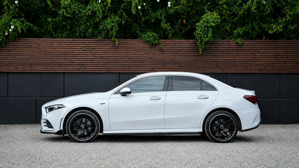 Mercedes-Benz A Class 2022 2.0 A180d Amg Line Night Edition Premium Plu Black #5