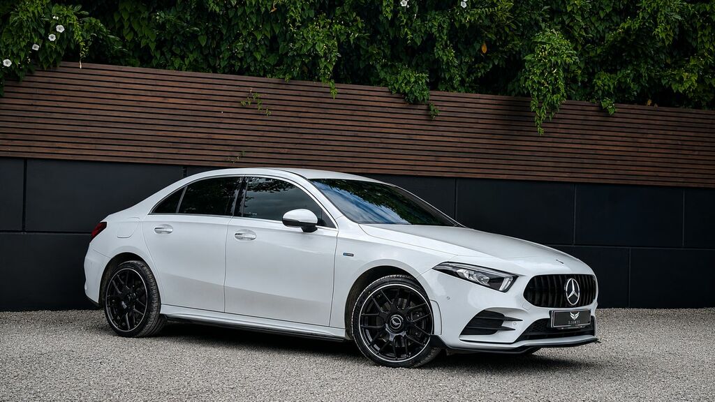 Mercedes-Benz A Class 2022 2.0 A180d Amg Line Night Edition Premium Plu Black #4