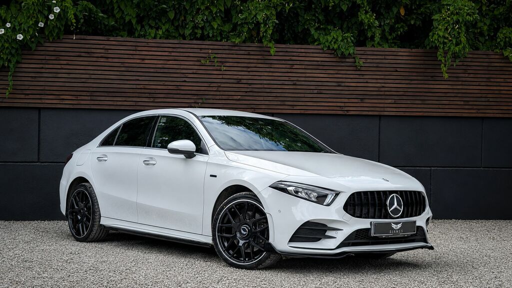 Mercedes-Benz A Class 2022 2.0 A180d Amg Line Night Edition Premium Plu Black #3