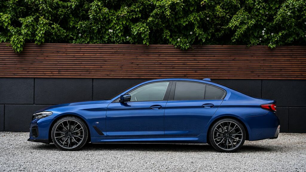 BMW 5 Series 530D Mht M Sport Saloon Hybrid Steptronic X Black #4