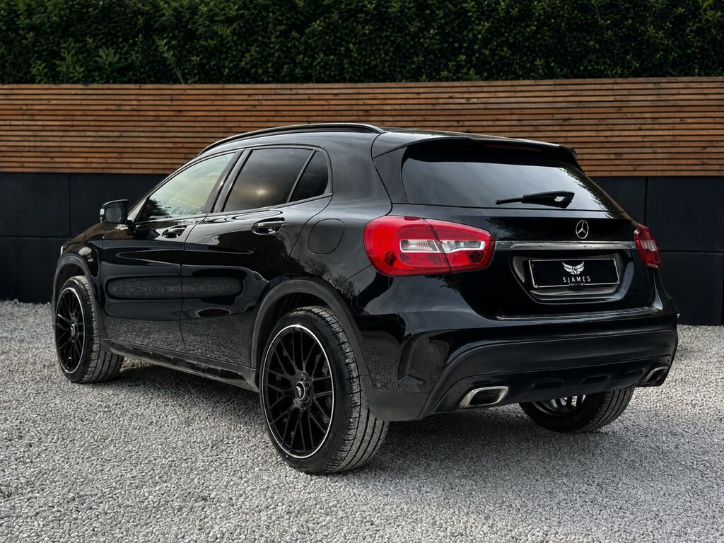 Mercedes-Benz GLA Class 2020 1.6 Gla180 Amg Line Edition Suv 7G Black #5