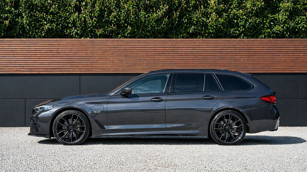BMW 5 Series 2022 2.0 520D Mht M Sport Touring Hybri Grey #5