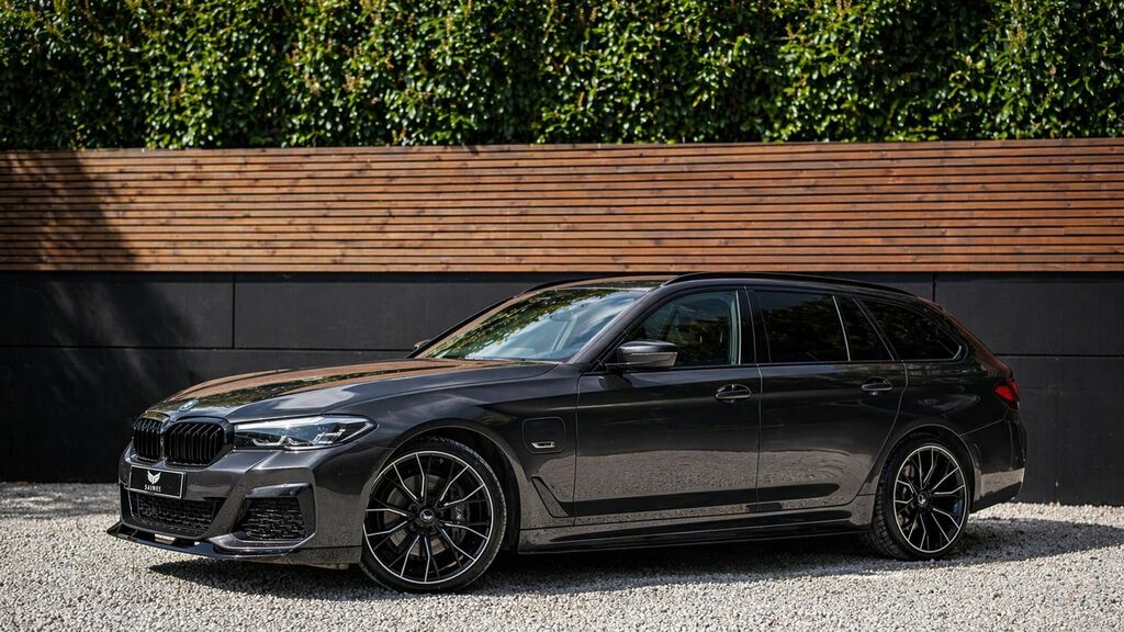 BMW 5 Series 2022 2.0 520D Mht M Sport Touring Hybri Grey #2