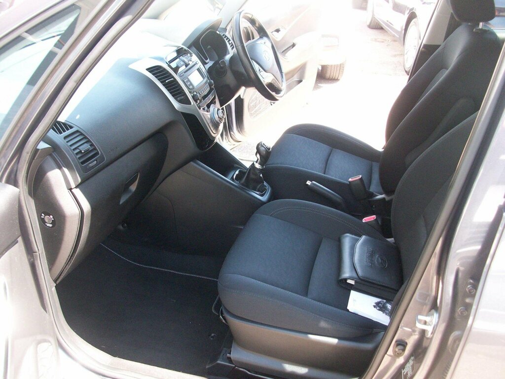 Hyundai Ix20 1.4 Blue Drive Se Hatchback Euro White #11