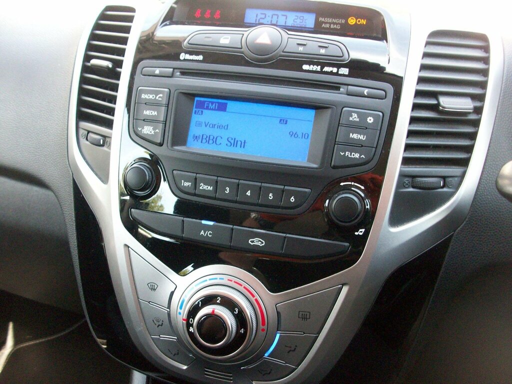 Hyundai Ix20 1.4 Blue Drive Se Hatchback Euro White #16