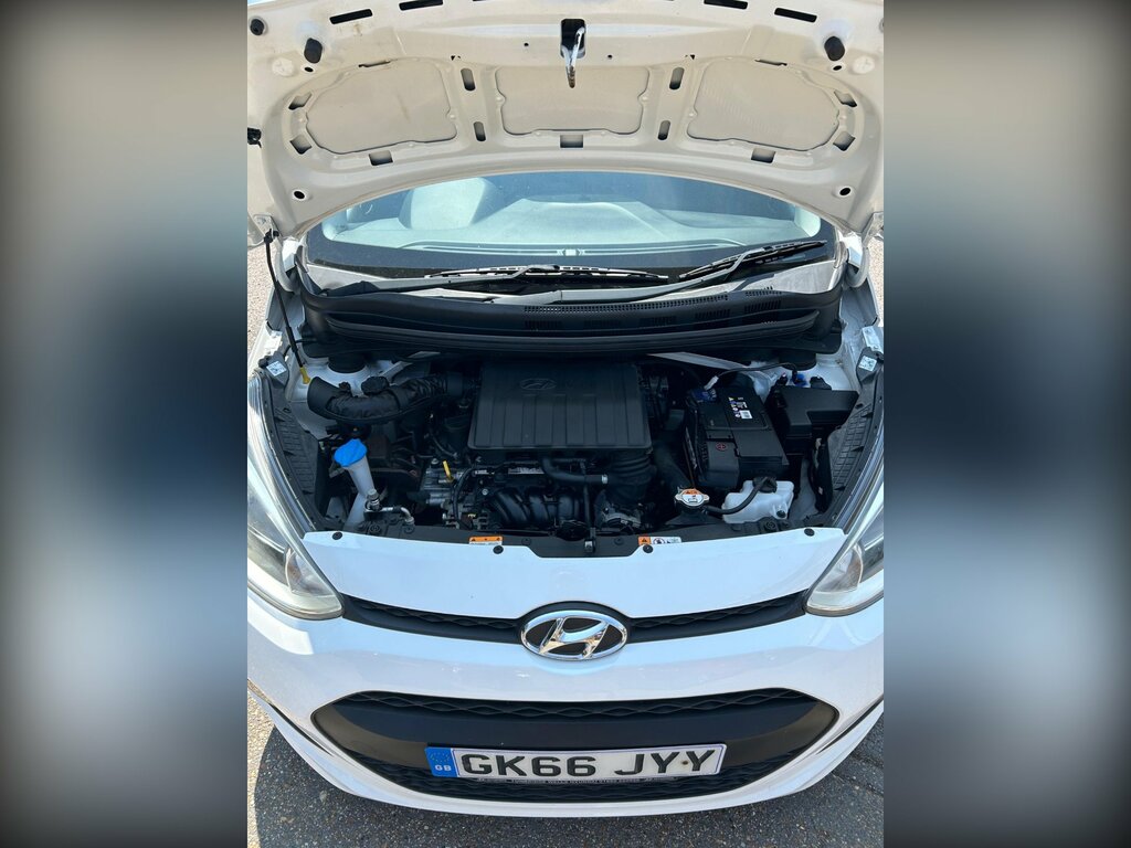 Hyundai I10 Hatchback White #8