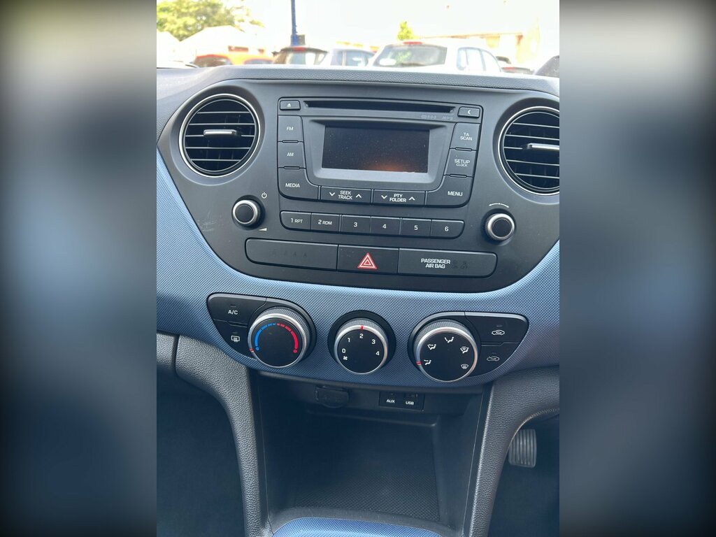 Hyundai I10 Hatchback White #9