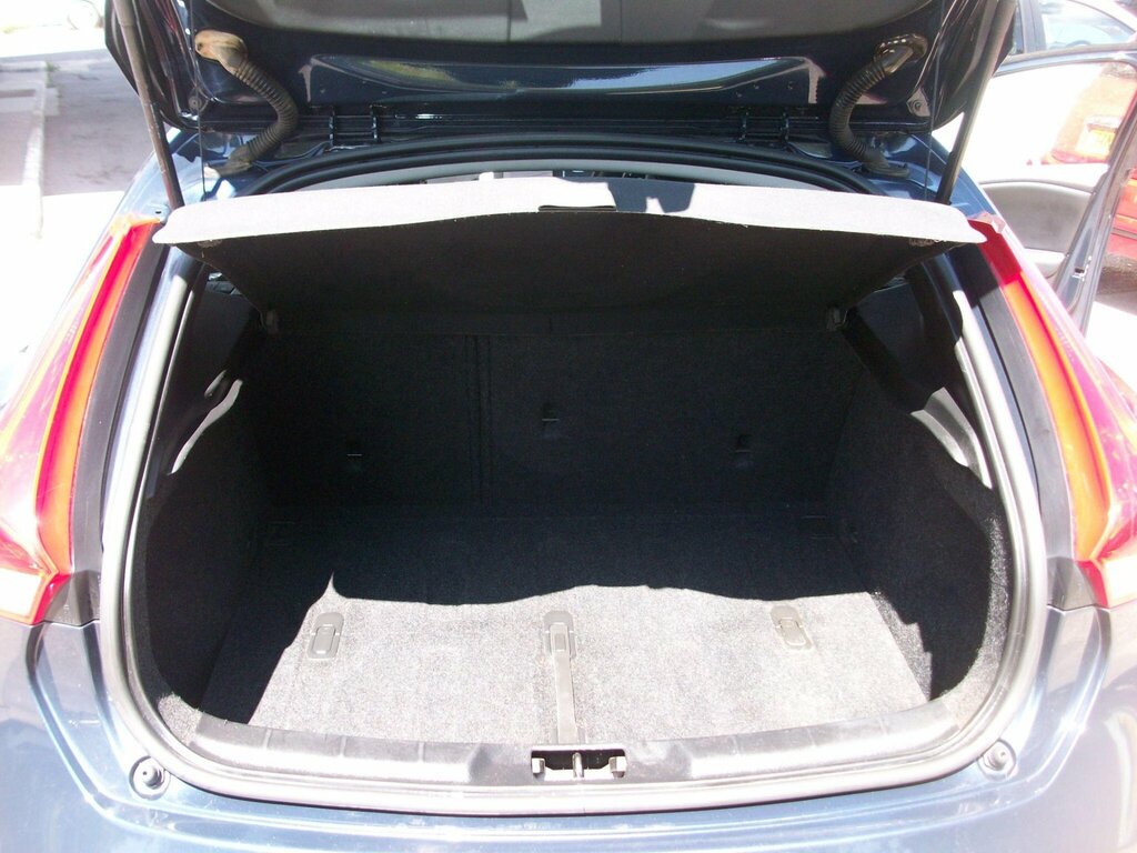 Volvo V40 2.0 D3 Se Lux Nav 148 Bhp Blue #13