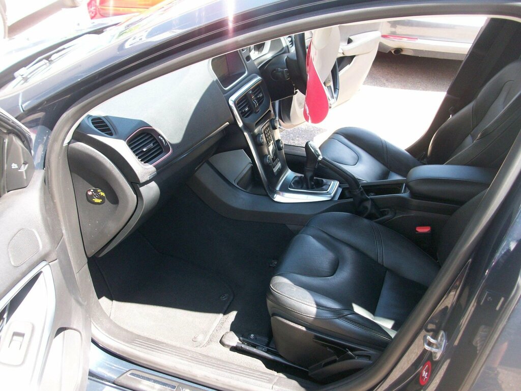 Volvo V40 2.0 D3 Se Lux Nav 148 Bhp Blue #11