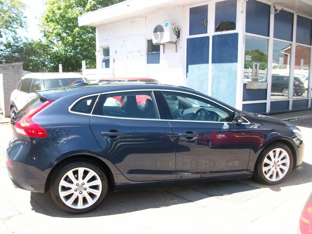 Volvo V40 2.0 D3 Se Lux Nav 148 Bhp Blue #8