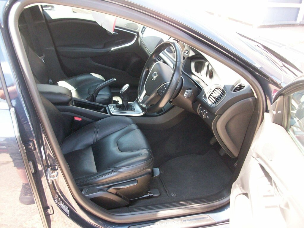 Volvo V40 2.0 D3 Se Lux Nav 148 Bhp Blue #9