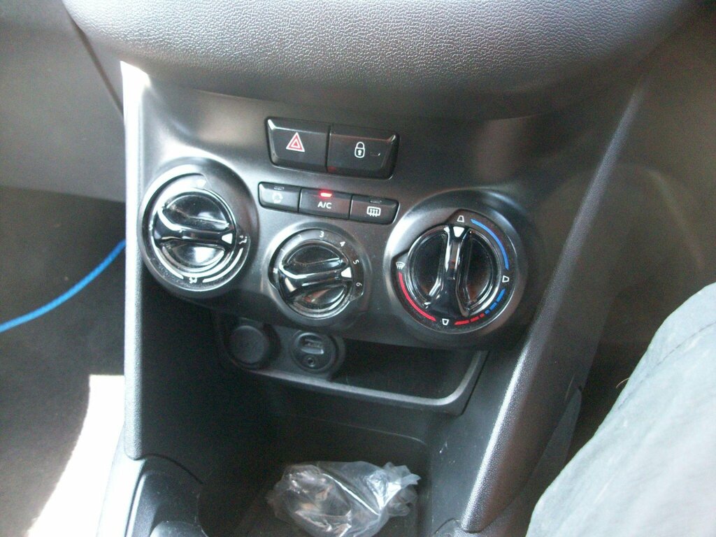 Peugeot 208 Hdi Active Silver #16