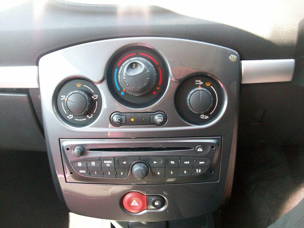 Renault Clio 1.2 Clio Bizu Black #16