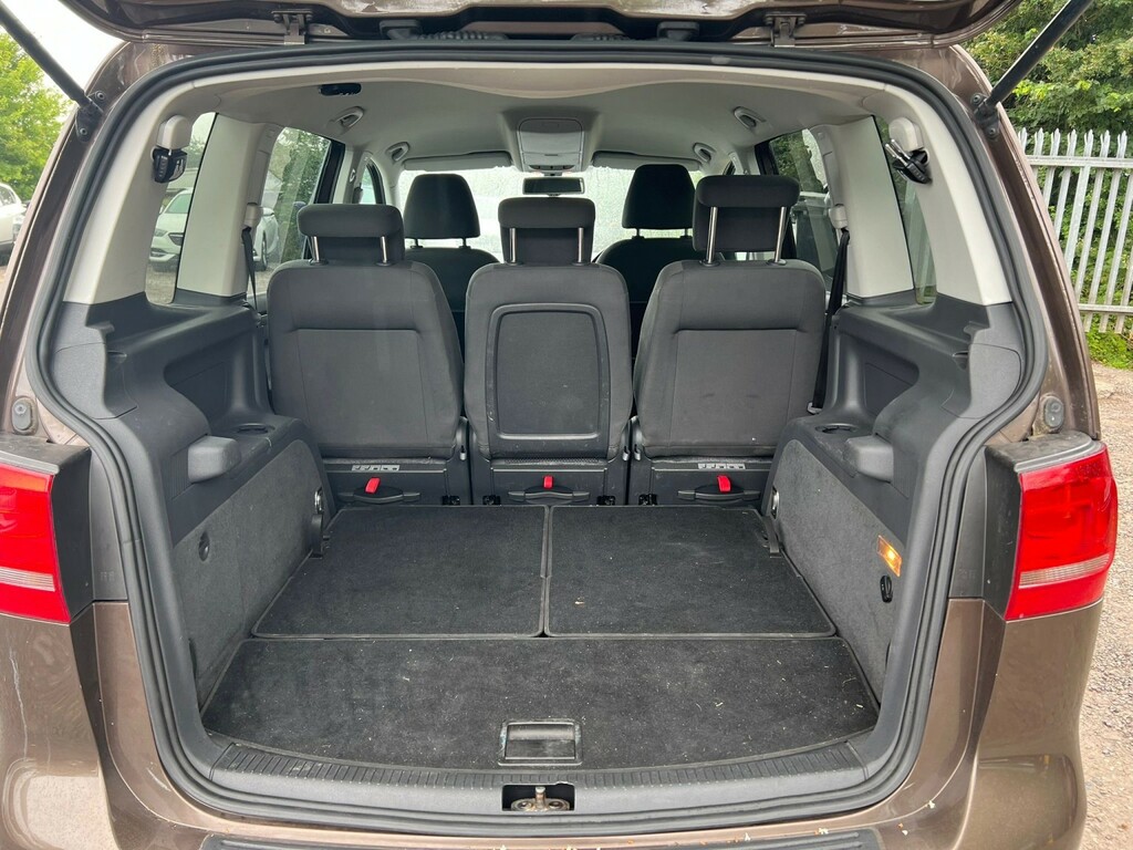 Volkswagen Touran Mpv 2.0 Tdi Match 7 Seats 201010 Red #18