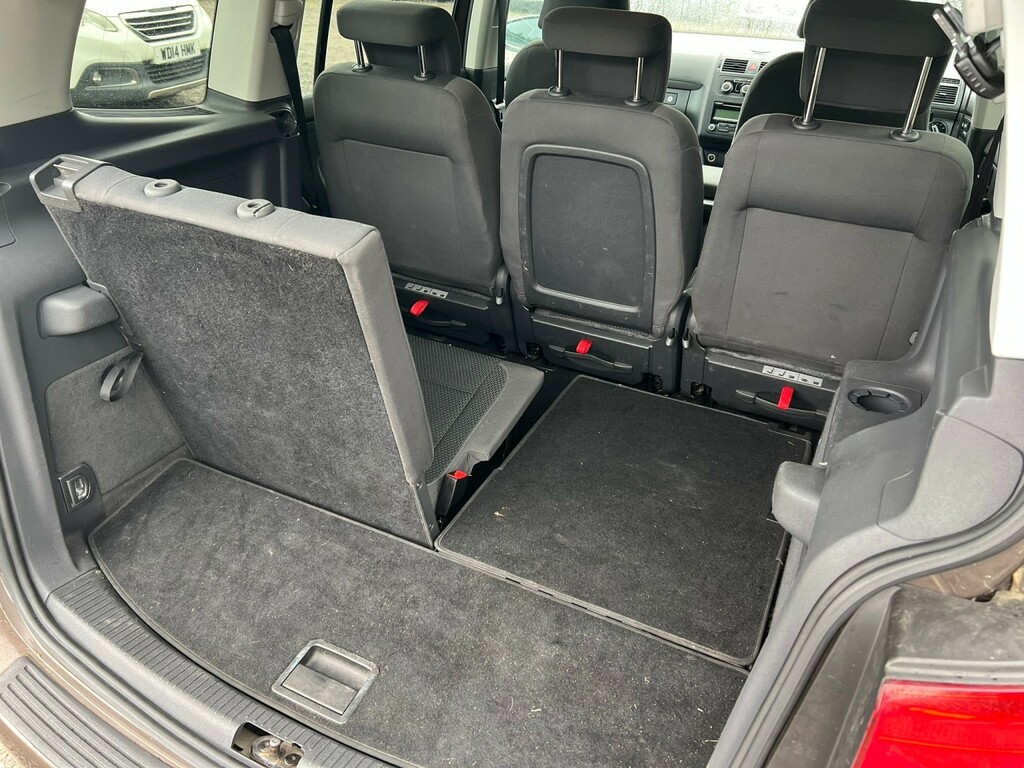 Volkswagen Touran Mpv 2.0 Tdi Match 7 Seats 201010 Red #8