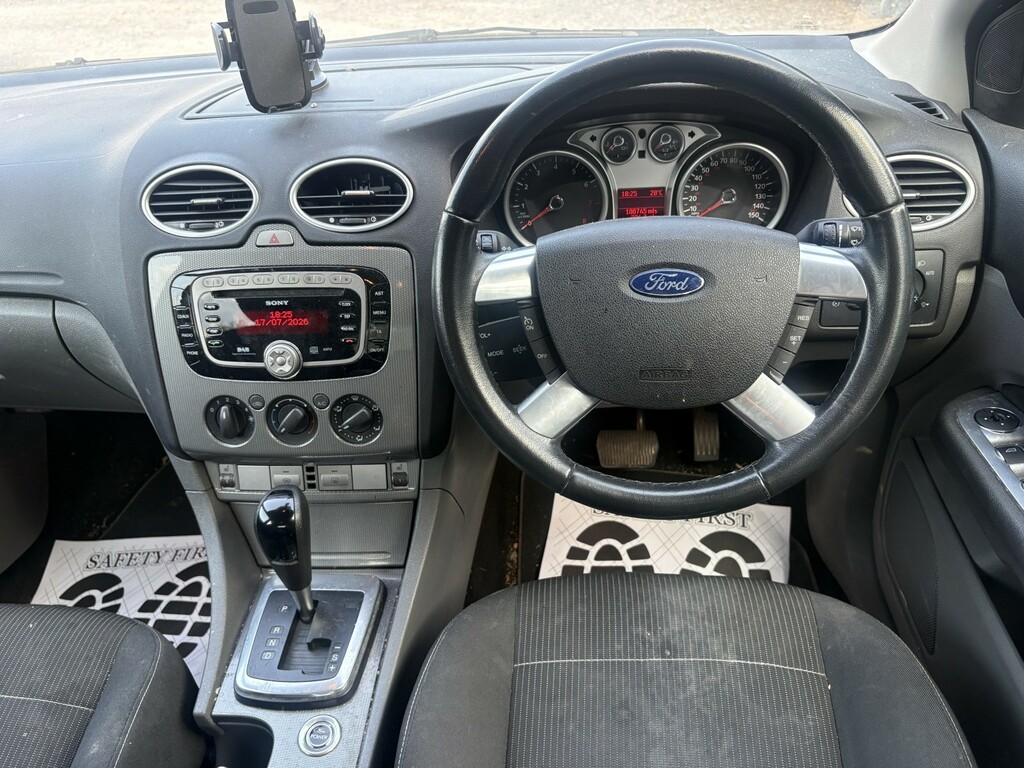 Ford Focus Zetec 5-Door Silver #14